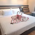Amora Neoluxe Suites Hotel